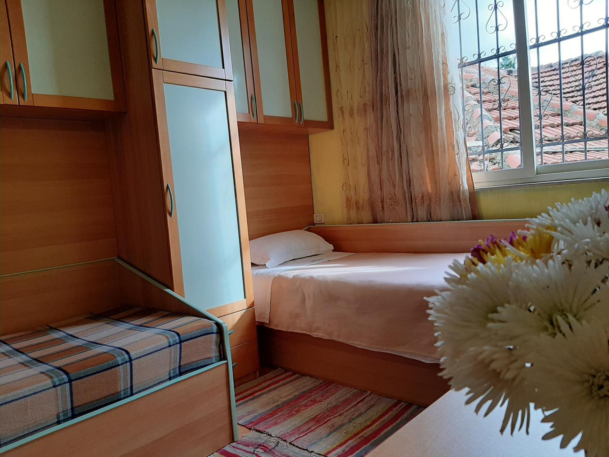 Enki'S Guesthouse Tirana Exterior photo